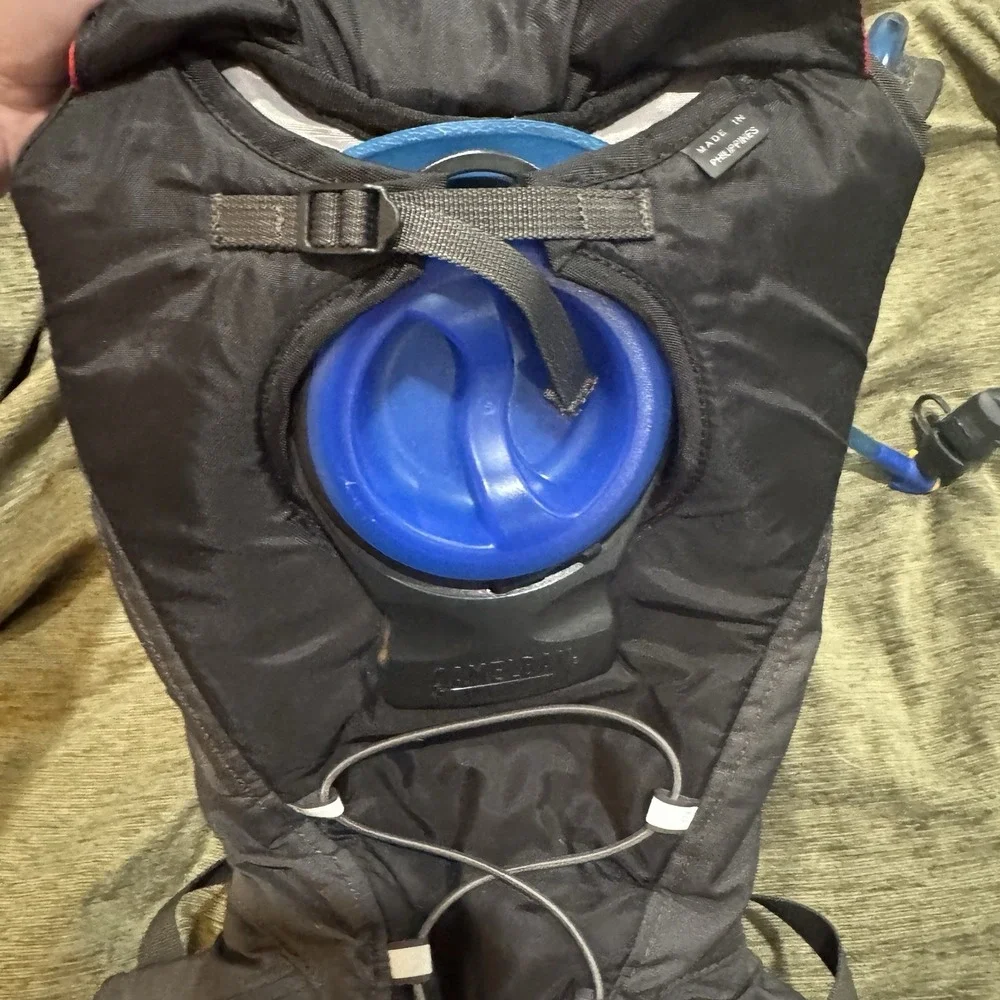 Camelbak Octane XC Hydration Backpack Red 2L Hiking Canping Reservoir W/ Bladder